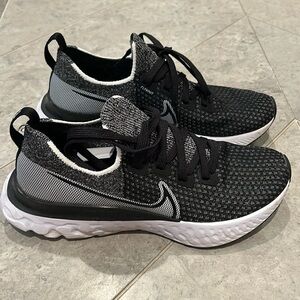 Womens Nike React Flyknit ~ Size US 8.5